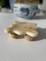 Onyx Scalloped Raised Tray with rounded foot