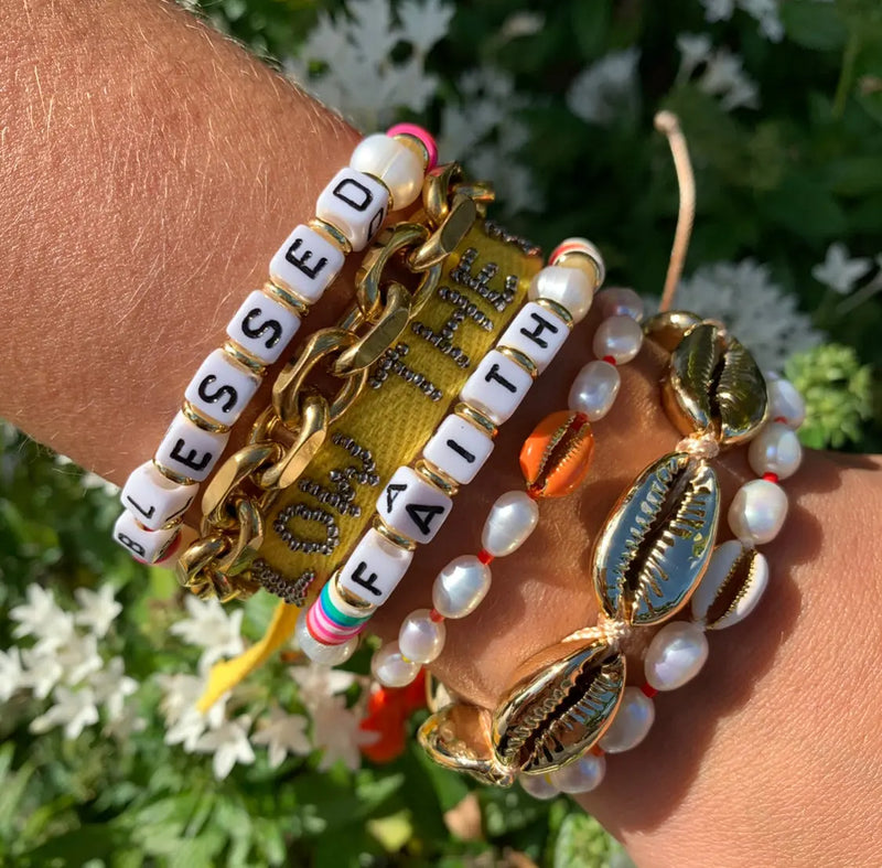 Trendy Cowrie Bracelet - PRINZZESA BOUTIQUE