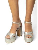 Gwen in Silver Heel